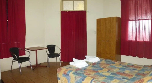Taylors Hotel, Забронировать Отель Отели Маккая с парковкой, рядом с Mackay Showgrounds, Парковка