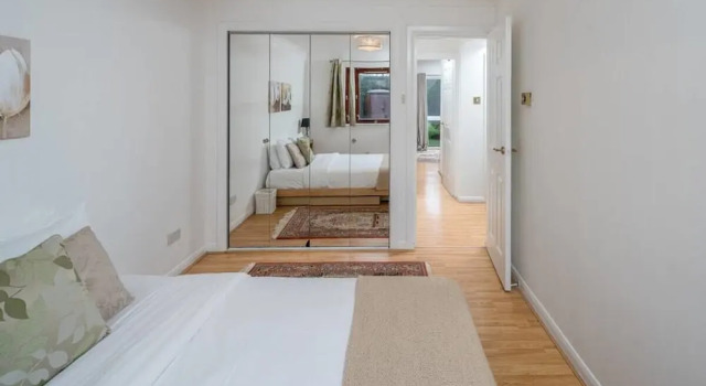Spacious 2 bed Sleeps 5 With Parking nr Chelsea