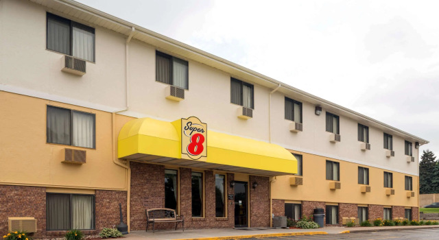 Super 8 by Wyndham Omaha NE, Book Mini-hotel Hoteller i Omaha med parkering, Parkering