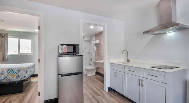 Люкс Deluxe Studio 6 Eureka CA Old Town