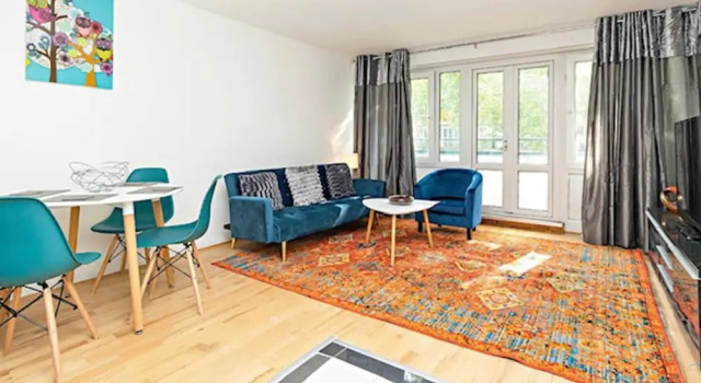 Spacious & Airy Apt w Balcony in Kentish Town