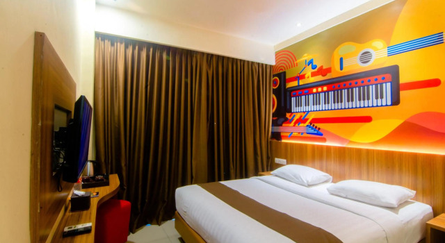 Front One Hotel Purwodadi
