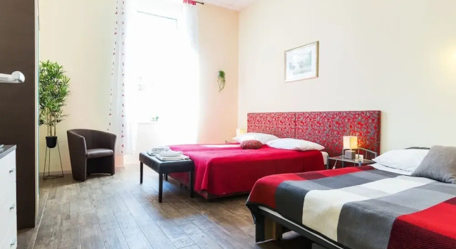 Апартаменты Charming and Historic Old Town Apartments