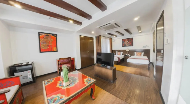 Полулюкс с балконом Dalai-La Boutique Hotel