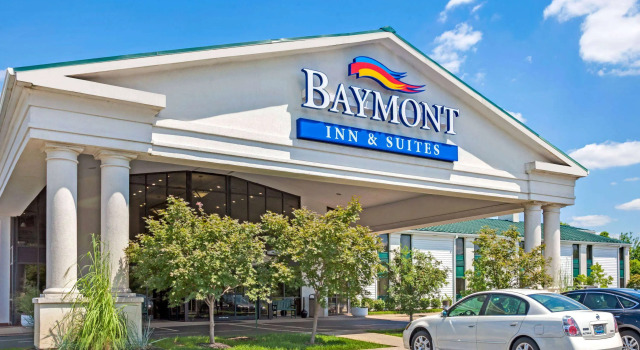 Baymont by Wyndham Louisville Airport South, Забронировать Отель Отели Луисвилл с завтраком, рядом с Indian Trail Square Shopping Center, Завтраки