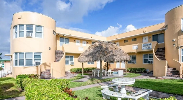 Hollywood Beach Hotels, Rezerwuj Hotel Hotele w Panhandle Florida z basenem, Basen