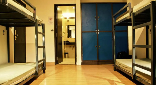 Кровать в общем номере (мужской номер) goSTOPS Delhi - Private Rooms & Dorms