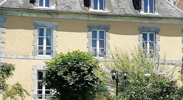 Maison Du Cheval, Book Bed and Breakfast Hotels in Vergnelibert with a Pool, Swimming Pool