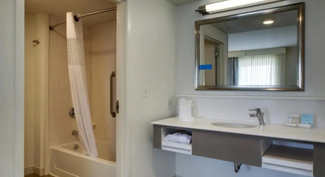 Студия Hampton Inn & Suites Milwaukee West