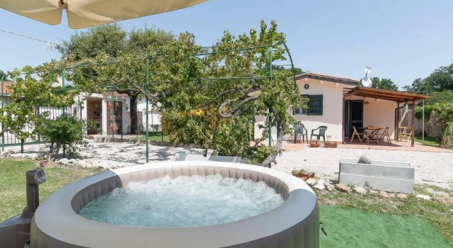 Вилла Villa LA CESA & Villino LA CASETTA Holiday Houses CON JACUZZI