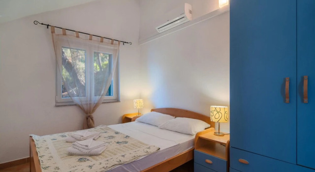 4 Bedroom Cozy Home In Zarace, Prenota Hotel Città di Lesina 