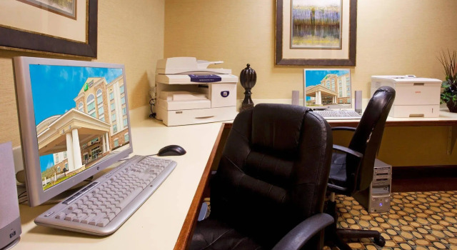 Holiday Inn Express & Suites Columbus at Northlake by IHG, Забронировать Отель Колумбус Джорджия
