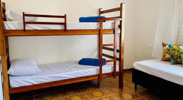 Кровать в общем номере (мужской номер) Hostel Litoral