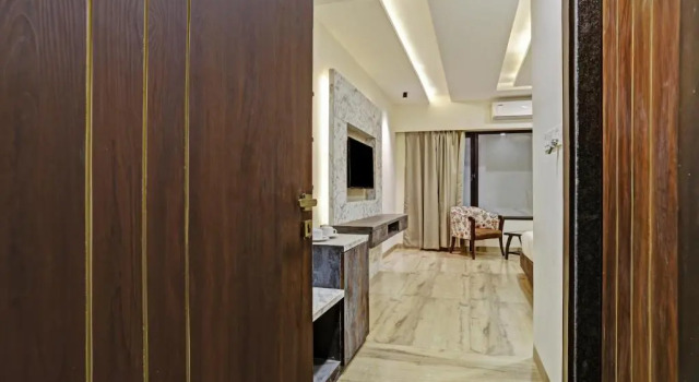 Полулюкс Hotel Yuvraj Palace