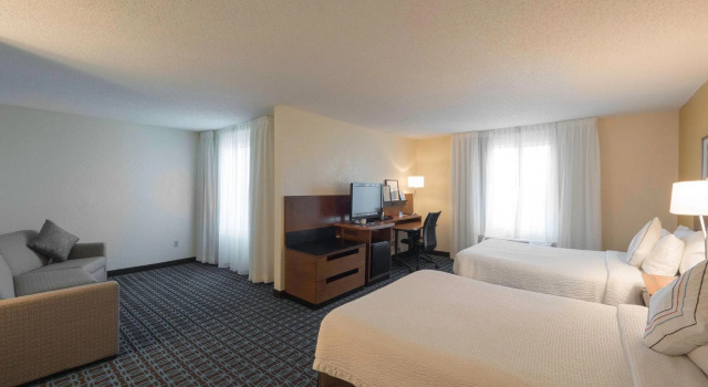 Четырёхместный номер Standard Fairfield Inn & Suites by Marriott Cleveland Streetsboro