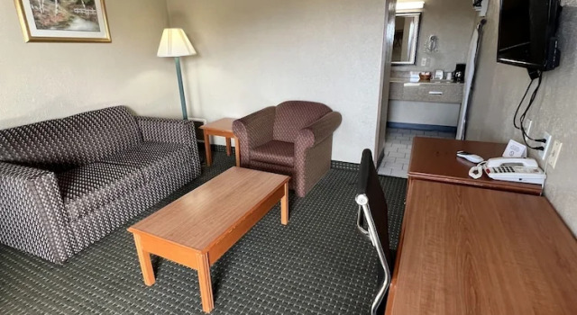 Семейный люкс Continental Inn and Suites Nacogdoches TX SFA University Downtown