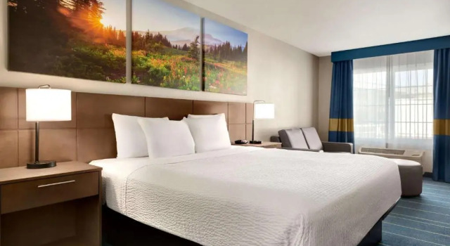 Номер Standard Days Inn & Suites by Wyndham Anaheim At Disneyland Park
