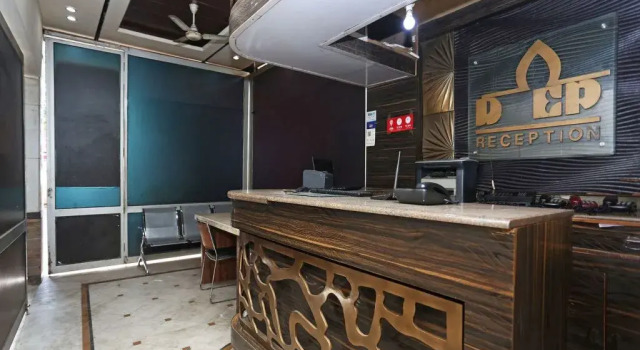OYO 12172 Hotel Deep Premium