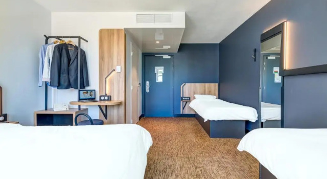 Четырёхместный номер B&B HOTEL Saintes
