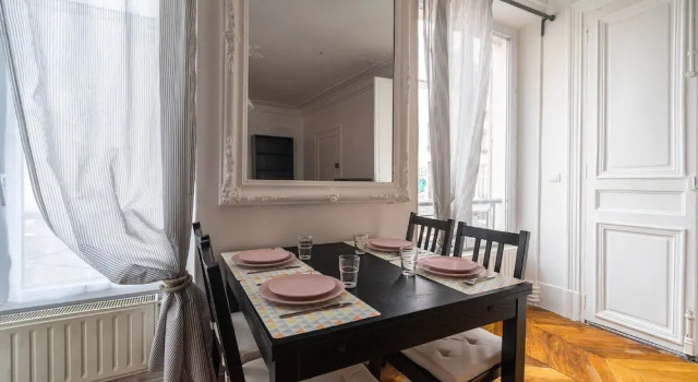 Family Republic for 4 people, Забронировать Отель Париж Иль-де-Франс, рядом с Musée Cognacq-Jay