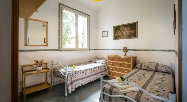 Apartment Immersed in a Large Garden Park Residence Cicladi, Book Lejlighed Lejligheder i Santa Flavia, Lejlighed