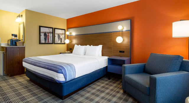 Двухместный номер Standard AmericInn by Wyndham Fulton Clinton