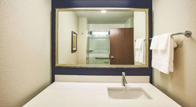 Двухместный номер Standard La Quinta by Wyndham Wichita Northeast