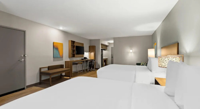 Четырёхместный люкс MainStay Suites Gatlinburg Downtown Area