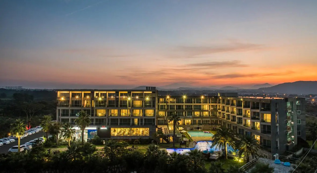 Кровать в общем номере The Four Grace Resort