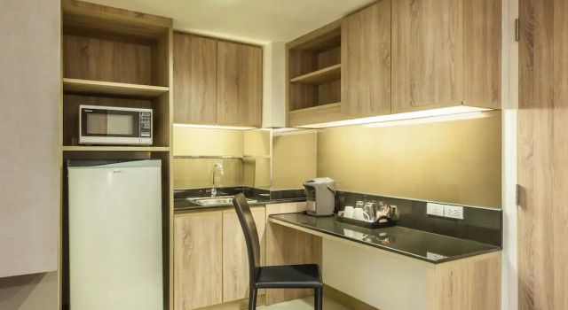 Номер Deluxe с балконом Pacific Park Hotel