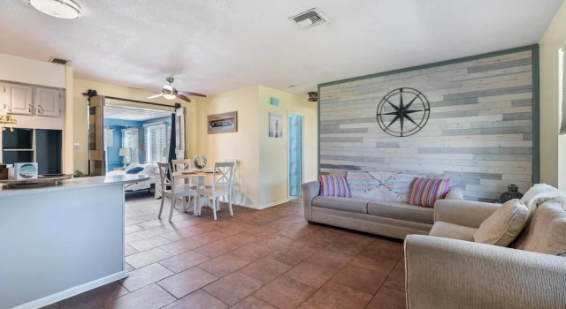 Heated Pool & Boat Dock! Port Charlotte Getaway, Забронировать Дом для отпуска Порт-Шарлотт Southwest Florida, рядом с Bayfront Health Port Charlotte