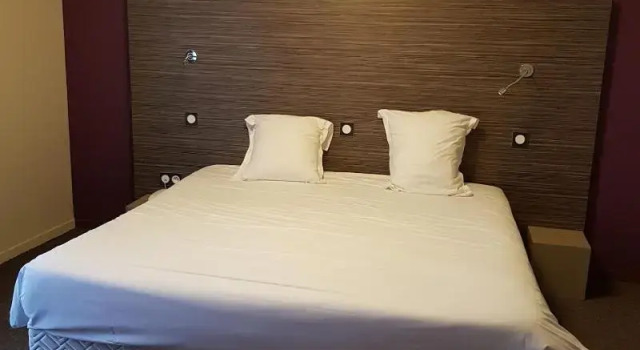 Logis La Bonne Auberge, Varaa Hostelli Laval 