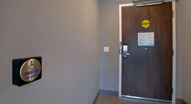 Четырёхместный номер Standard Hampton Inn & Suites Ottawa West