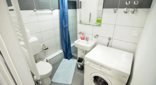 Cherry Hill Central Apartments Sarajevo, Забронировать Апартаменты/квартира Отели Сараево с парковкой, рядом с Old Sarajevo Clock Tower, Парковка