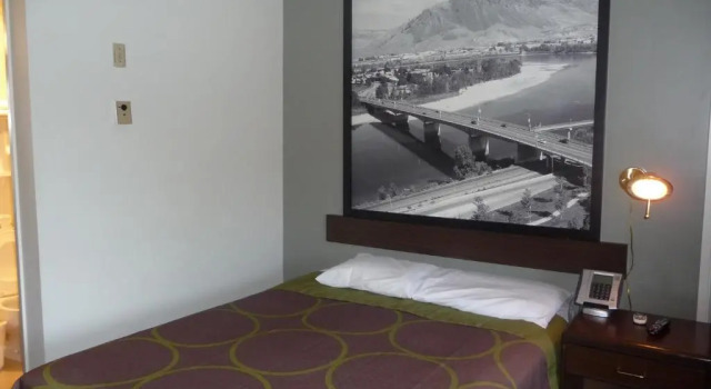 Люкс Deluxe Super 8 by Wyndham Kamloops East