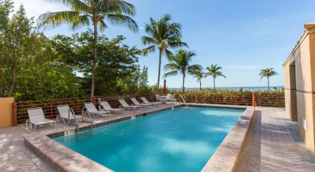Estero Island Beach Villas 204, Sleeps 8, 2 Bedrooms, Gulf Front, Heated Pool