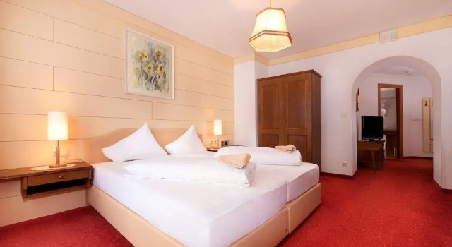 Hotel Astoria, Забронировать Отель Отели Тироля с бассейном, Бассейн