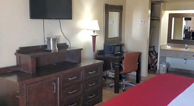 Standardowy pokój z widokiem na basen Rodeway Inn Holiday FL