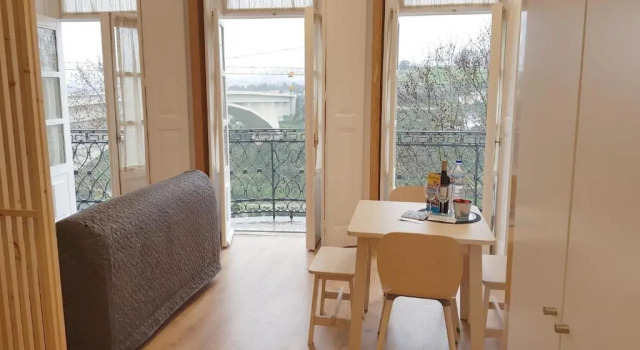 Студия с балконом и с видом на реку Fontainhas River Residence