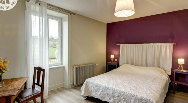 Gîte familial 200m² avec 6 chambres, terrasse, jardin, proche ferme, charges incluses, animaux acceptés - FR-1-496-18, Prenota Hotel Hotel a Alvernia con parcheggio, Parcheggio