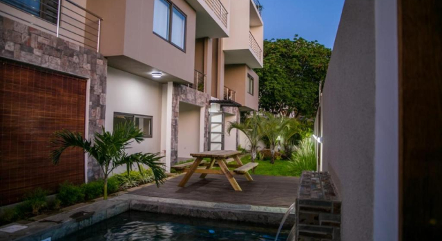 Апартаменты Цокольный этаж Luxury Westwood Apartment+pool