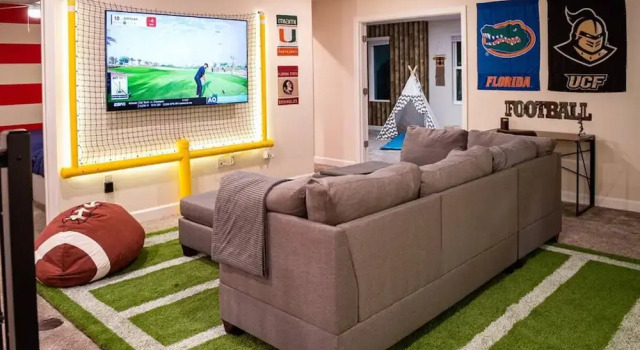 Luxury AND FUN Near Disney Parks 9BR, Varaa Hotelli Hotellit Kissimmee pysäköinnillä, Pysäköinti