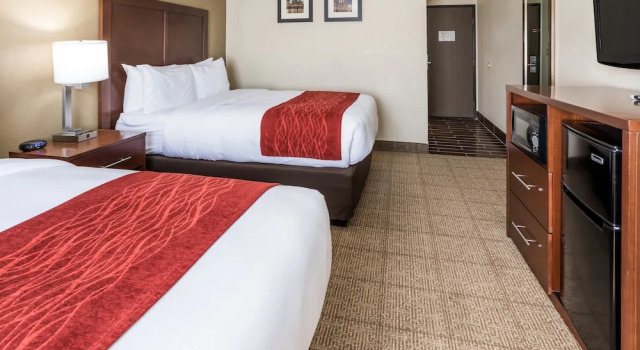 Четырёхместный номер Comfort Inn Waukesha - Milwaukee West