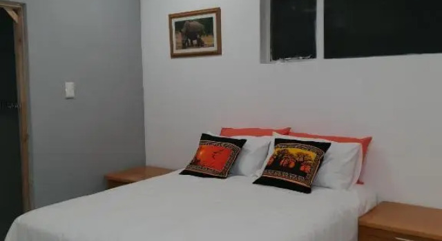 Lyronne Guest house, Shuttle and Tours, Prenota Affittacamere Città del Capo Città del Capo
