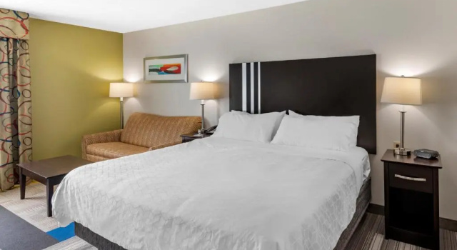 Люкс Holiday Inn Express Hotel & Suites Cincinnati-Blue Ash by IHG