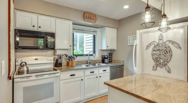 Seabrook Island Villa w/ Patio < 1 Mi to Beach!
