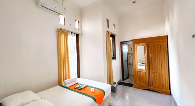 Коттедж Standard с 3 комнатами Homestay Syariah Jakal 3 Dekat UGM by Simply Homy