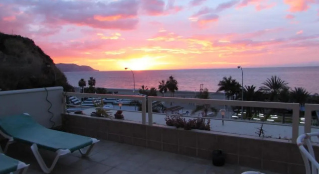 Апартаменты Nerja 1ª linea de Playa de Burriana , terraza grande al mar