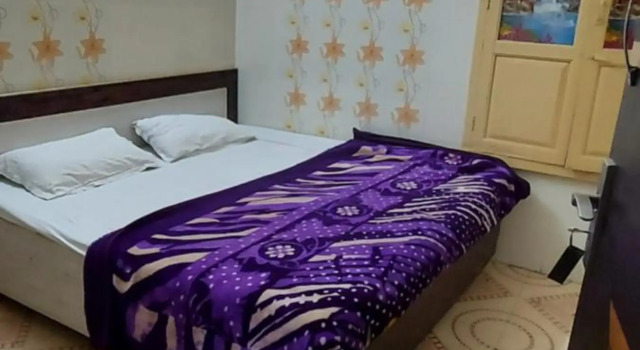 MJ Chawla Homestay double bed attached bathroom room, Book Hotel Amritsar Punjab