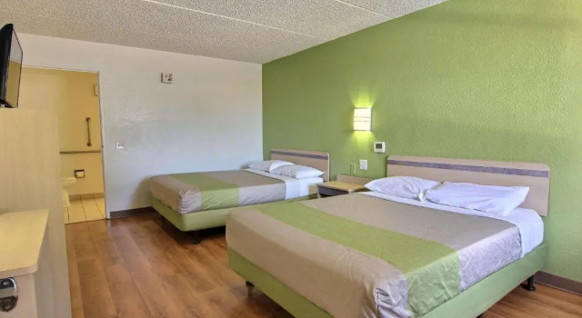 Люкс Deluxe Motel 6 Austin, TX - Central Downtown UT